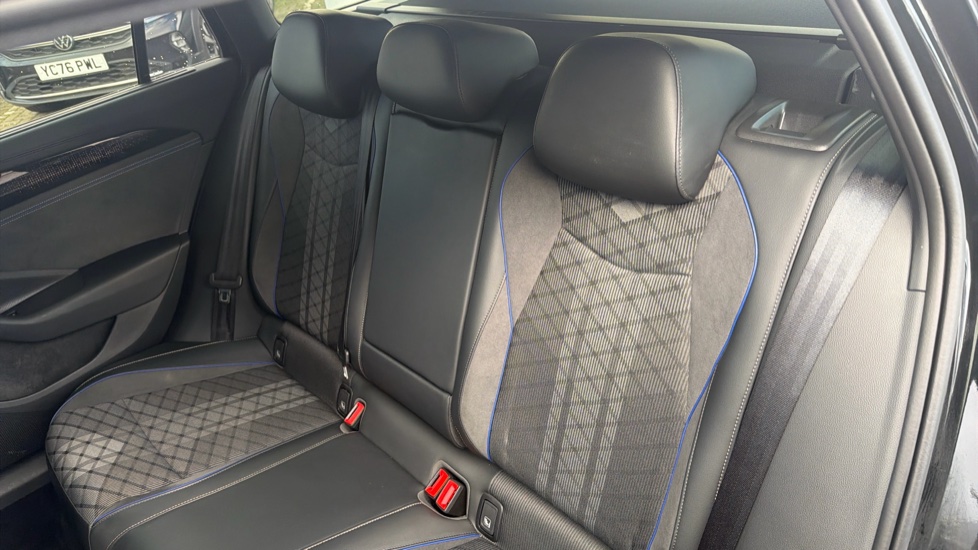 Volkswagen Passat 1.5 TSI eHybrid Black Edition 5dr DSG Estate - Image 16