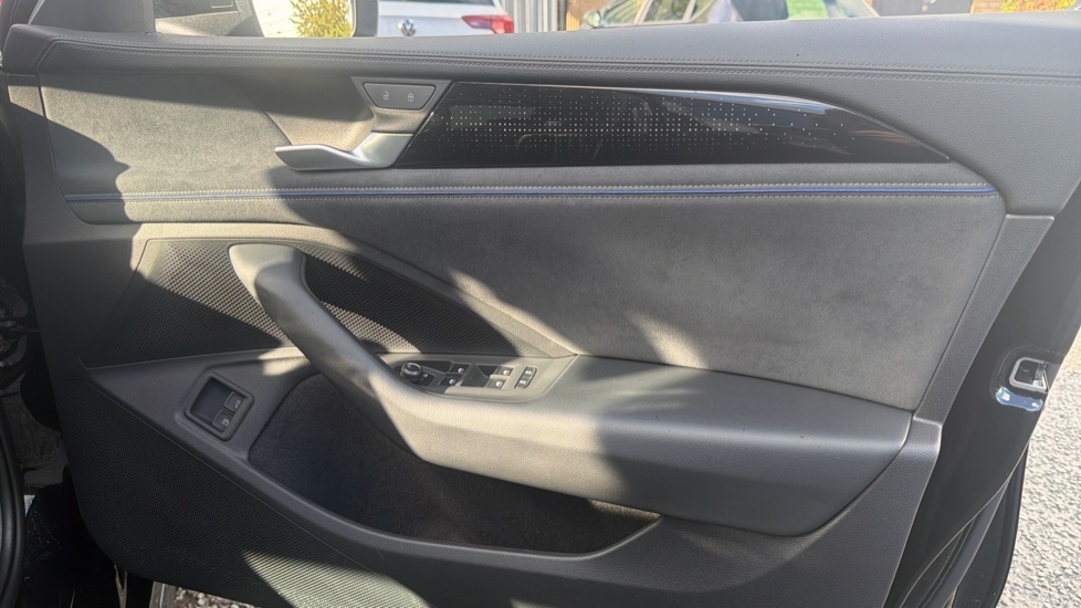 Volkswagen Passat 1.5 TSI eHybrid Black Edition 5dr DSG Estate - Image 19