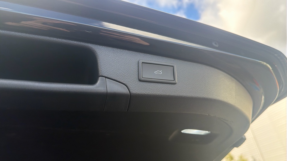 Volkswagen Passat 1.5 TSI eHybrid Black Edition 5dr DSG Estate - Image 21