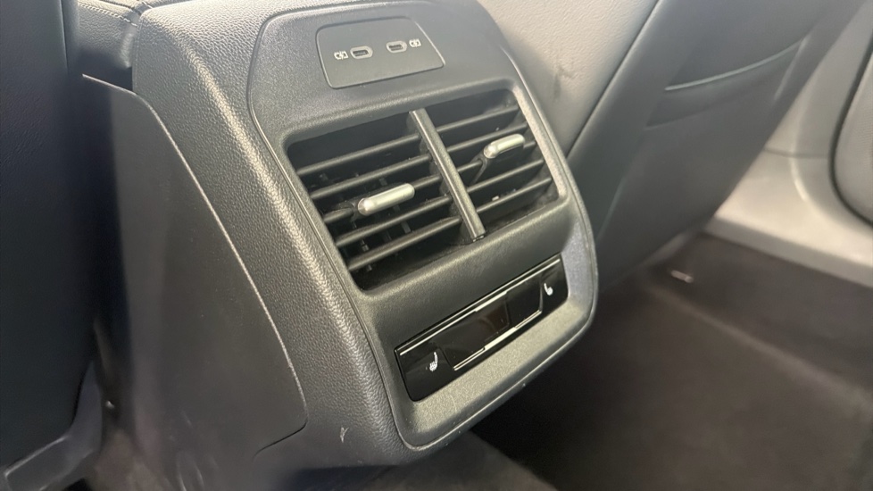 Volkswagen Passat 1.5 TSI eHybrid Black Edition 5dr DSG Estate - Image 25