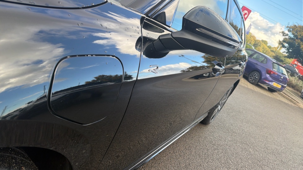 Volkswagen Passat 1.5 TSI eHybrid Black Edition 5dr DSG Estate - Image 28