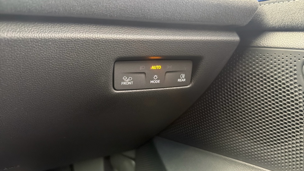Volkswagen Passat 1.5 TSI eHybrid Black Edition 5dr DSG Estate - Image 34
