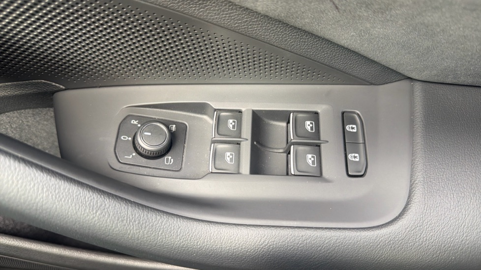 Volkswagen Passat 1.5 TSI eHybrid Black Edition 5dr DSG Estate - Image 35