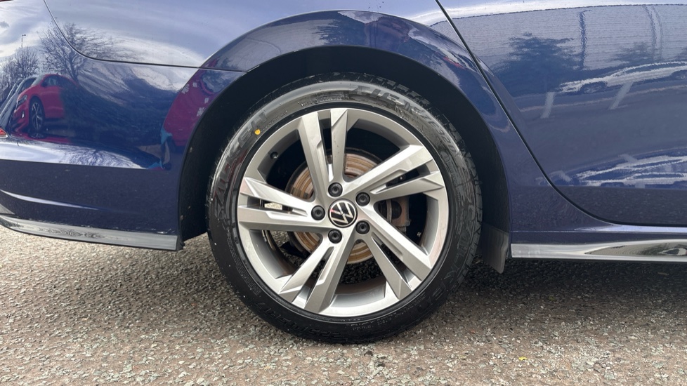 Volkswagen Golf 1.5 eTSI 150 R-Line 5dr DSG Petrol Estate - Image 5