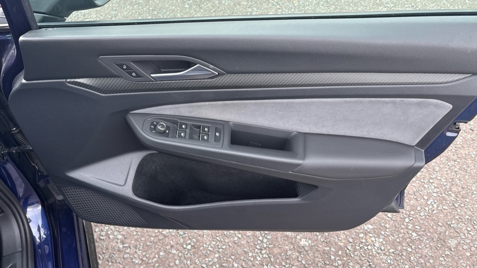Volkswagen Golf 1.5 eTSI 150 R-Line 5dr DSG Petrol Estate - Image 19