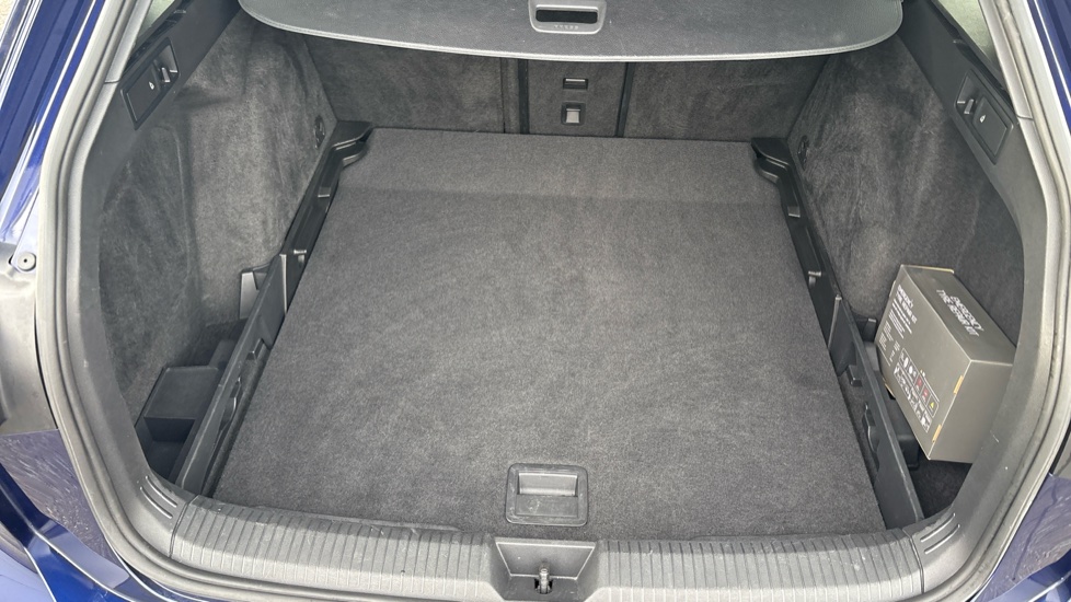 Volkswagen Golf 1.5 eTSI 150 R-Line 5dr DSG Petrol Estate - Image 24