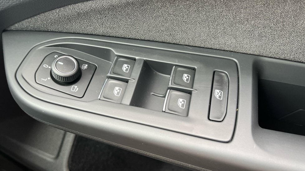 Volkswagen Golf 1.5 TSI Match 5dr Petrol Hatchback - Image 31