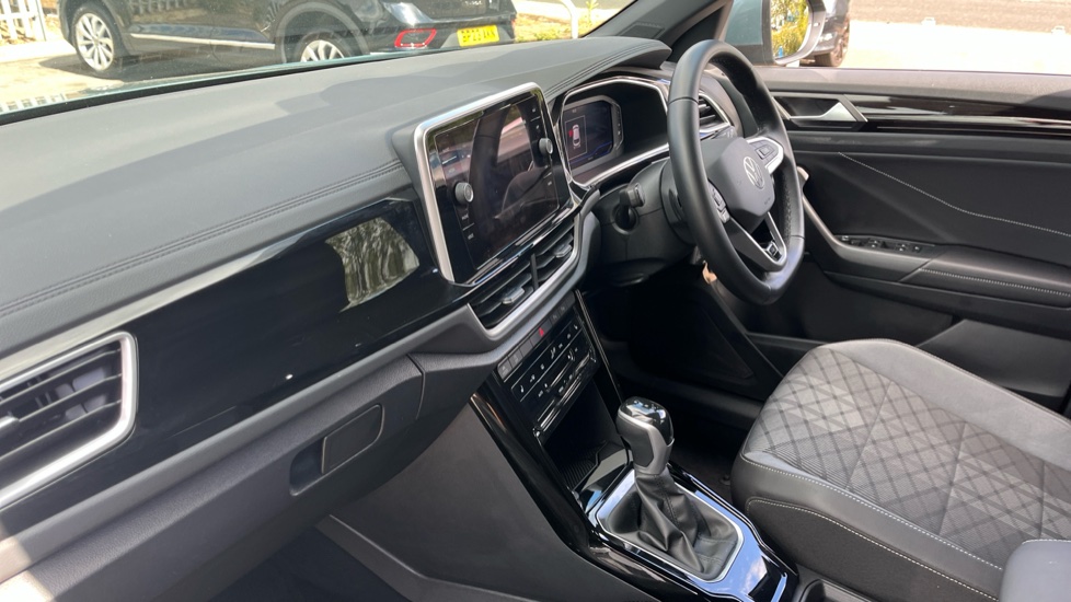 Volkswagen T-Roc 1.5 TSI R-Line 5dr DSG Petrol Hatchback - Image 2