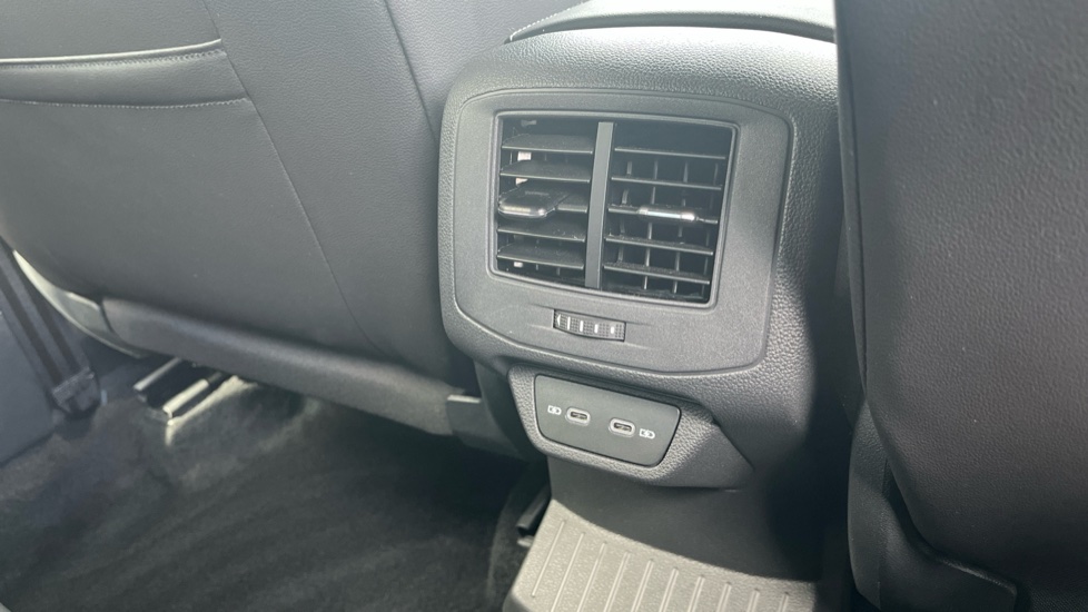 Volkswagen T-Roc 1.5 TSI R-Line 5dr DSG Petrol Hatchback - Image 31