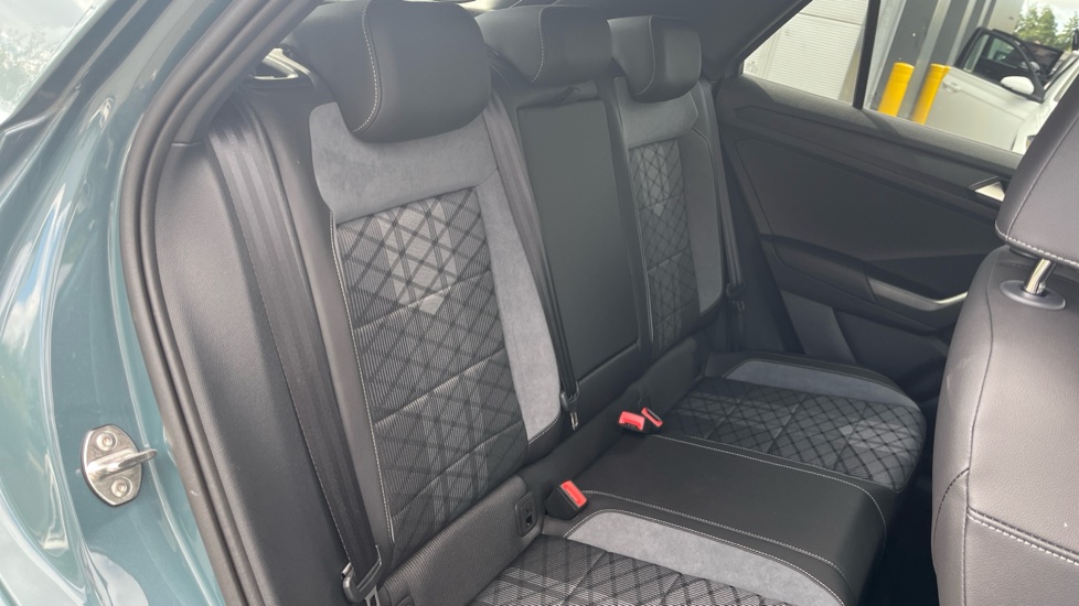 Volkswagen T-Roc 1.5 TSI R-Line 5dr DSG Petrol Hatchback - Image 32