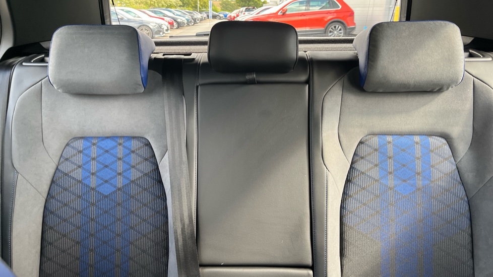 Volkswagen Golf 2.0 TSI 320 R 4Motion 5dr DSG Petrol Hatchback - Image 16