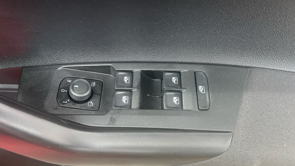 Volkswagen Polo 1.0 TSI Life 5dr Petrol Hatchback - Image 31