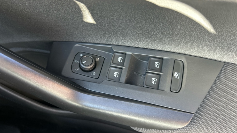 Volkswagen Taigo 1.0 TSI 115 Match 5dr DSG Petrol Hatchback - Image 30