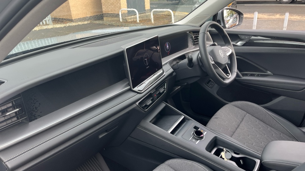Volkswagen Tayron 1.5 TSI eHybrid Match 5dr DSG6 Estate - Image 2