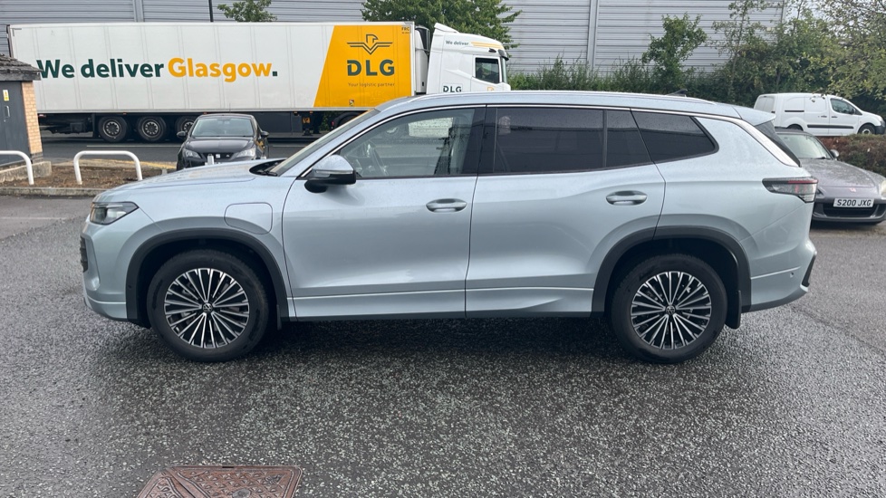 Volkswagen Tayron 1.5 TSI eHybrid Match 5dr DSG6 Estate - Image 25