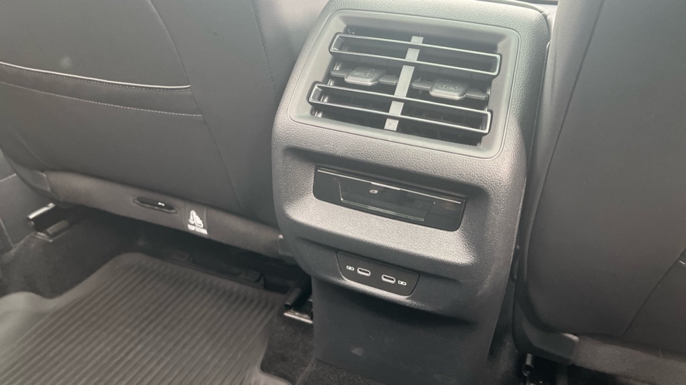 Volkswagen Tayron 1.5 TSI eHybrid Match 5dr DSG6 Estate - Image 32