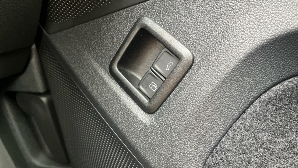Volkswagen Tayron 1.5 TSI eHybrid Match 5dr DSG6 Estate - Image 36