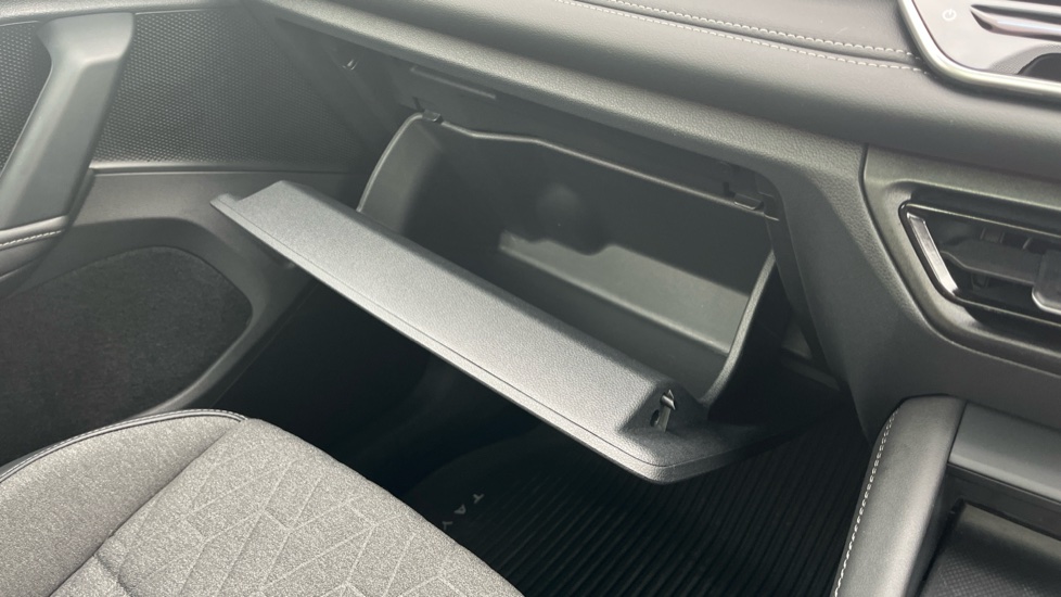Volkswagen Tayron 1.5 TSI eHybrid Match 5dr DSG6 Estate - Image 40