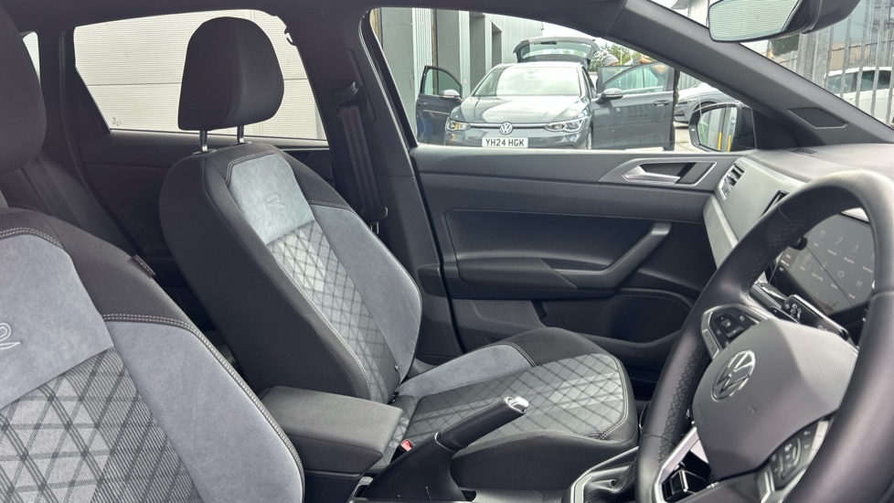 Volkswagen Polo 1.0 TSI 115 Black Edition 5dr DSG Petrol Hatchback - Image 15