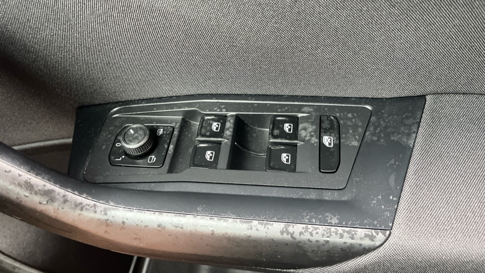 Volkswagen T-Roc 1.0 TSI Life 5dr Petrol Hatchback - Image 33