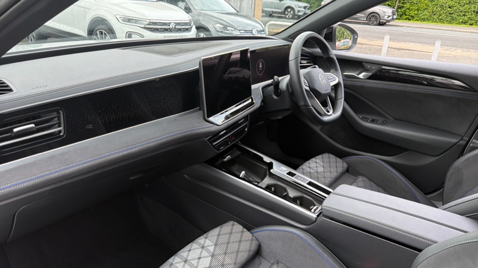 Volkswagen Passat 1.5 TSI eHybrid 272 R-Line 5dr DSG Estate - Image 2