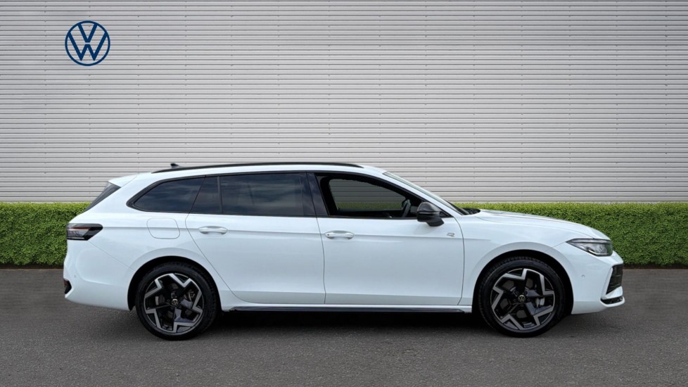 Volkswagen Passat 1.5 TSI eHybrid 272 R-Line 5dr DSG Estate - Image 4