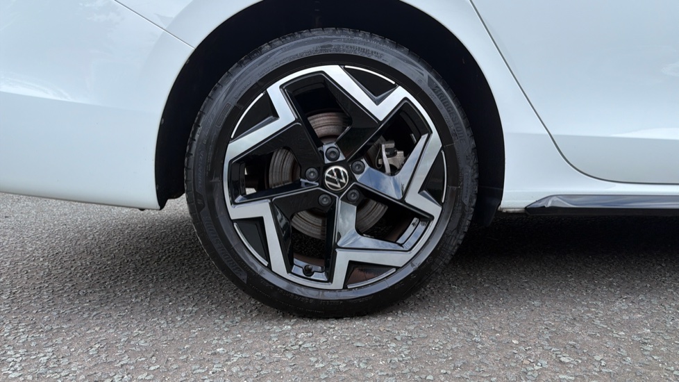 Volkswagen Passat 1.5 TSI eHybrid 272 R-Line 5dr DSG Estate - Image 5