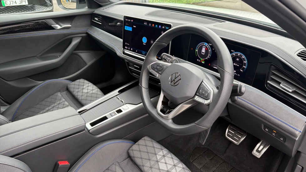 Volkswagen Passat 1.5 TSI eHybrid 272 R-Line 5dr DSG Estate - Image 6