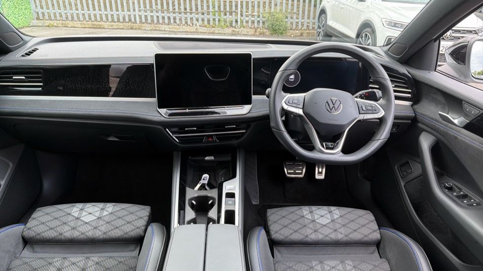Volkswagen Passat 1.5 TSI eHybrid 272 R-Line 5dr DSG Estate - Image 9