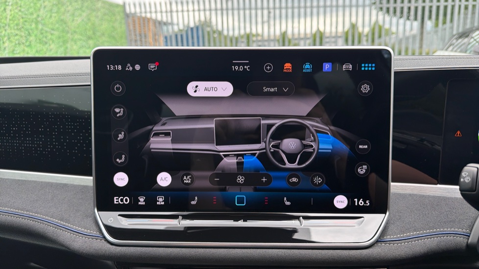 Volkswagen Passat 1.5 TSI eHybrid 272 R-Line 5dr DSG Estate - Image 13