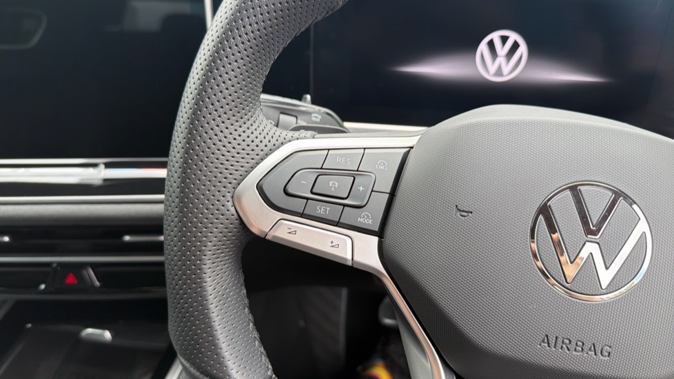 Volkswagen Passat 1.5 TSI eHybrid 272 R-Line 5dr DSG Estate - Image 17