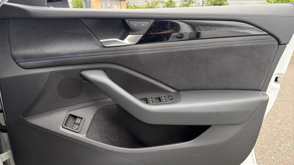 Volkswagen Passat 1.5 TSI eHybrid 272 R-Line 5dr DSG Estate - Image 19