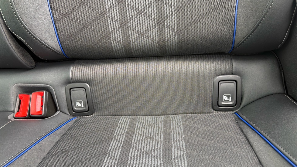 Volkswagen Passat 1.5 TSI eHybrid 272 R-Line 5dr DSG Estate - Image 21