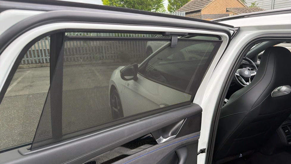 Volkswagen Passat 1.5 TSI eHybrid 272 R-Line 5dr DSG Estate - Image 23