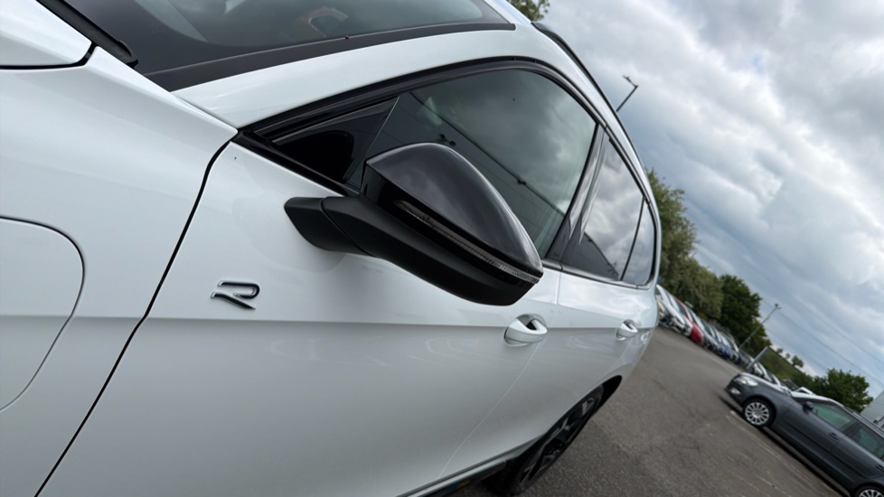 Volkswagen Passat 1.5 TSI eHybrid 272 R-Line 5dr DSG Estate - Image 26