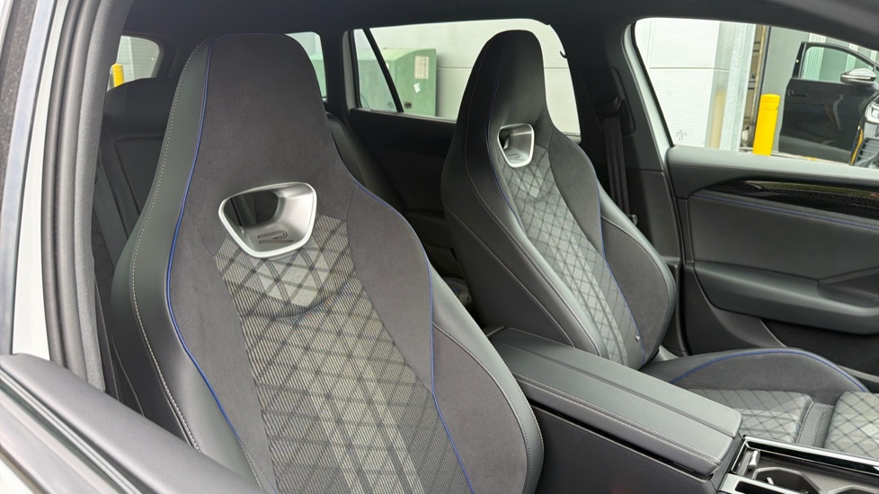 Volkswagen Passat 1.5 TSI eHybrid 272 R-Line 5dr DSG Estate - Image 30