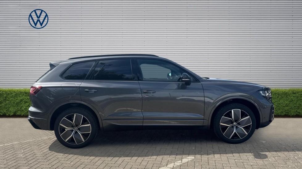 Volkswagen Touareg 3.0 V6 TDI 4Motion 286 Black Edition 5dr Tip Auto Diesel Estate - Image 4