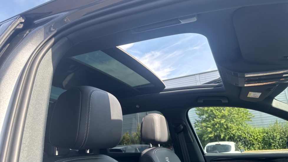 Volkswagen Touareg 3.0 V6 TDI 4Motion 286 Black Edition 5dr Tip Auto Diesel Estate - Image 22