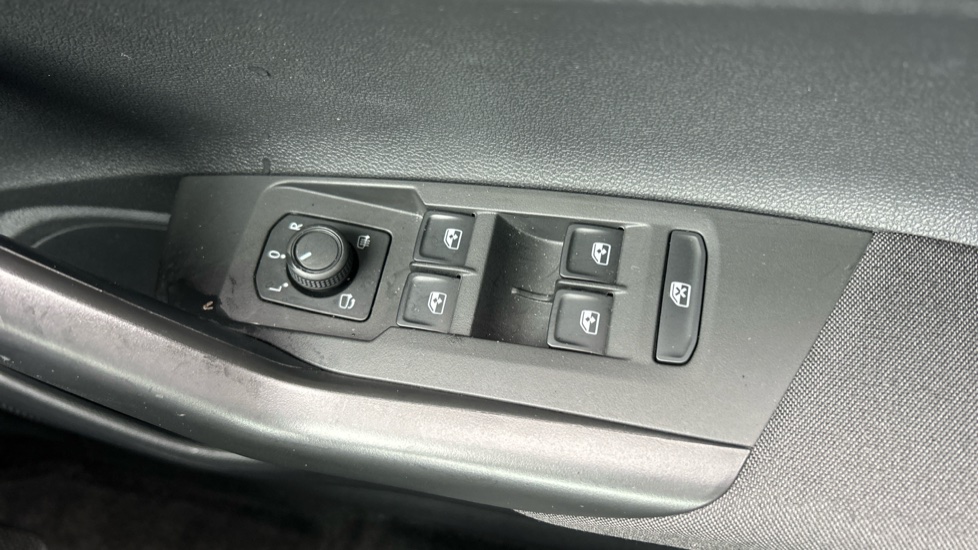 Volkswagen Polo 1.0 TSI Life 5dr Petrol Hatchback - Image 21