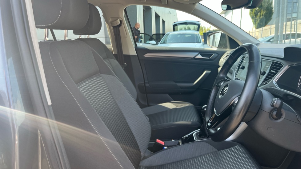 Volkswagen T-Roc 1.5 TSI EVO Active 5dr Petrol Hatchback - Image 15