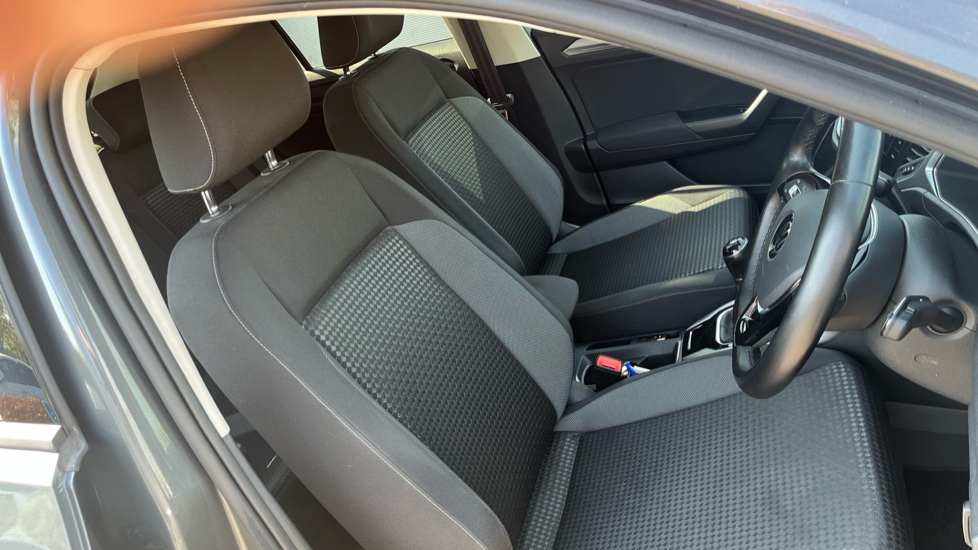 Volkswagen T-Roc 1.5 TSI EVO Active 5dr Petrol Hatchback - Image 33