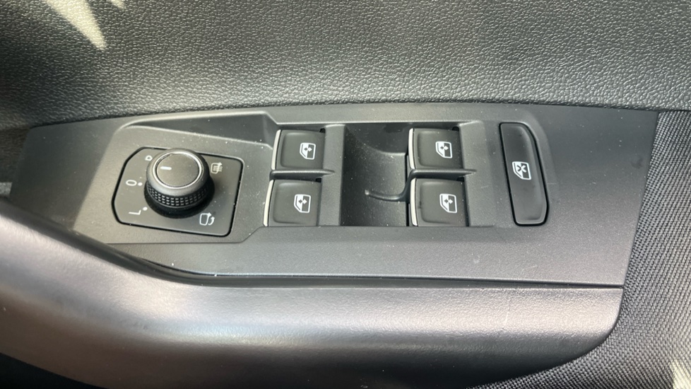 Volkswagen Taigo 1.5 TSI 150 R-Line 5dr DSG Petrol Hatchback - Image 39