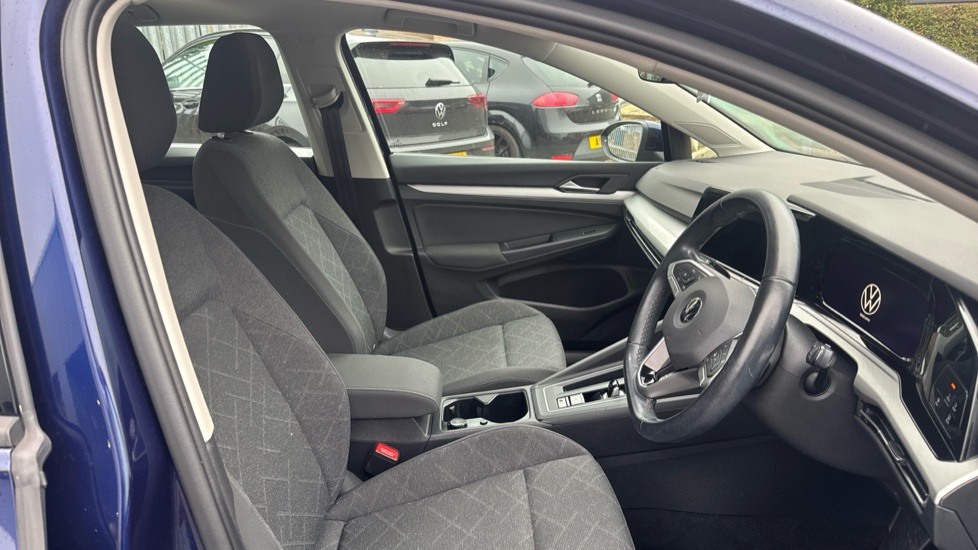 Volkswagen Golf 1.5 eTSI 150 Life 5dr DSG Petrol Hatchback - Image 15