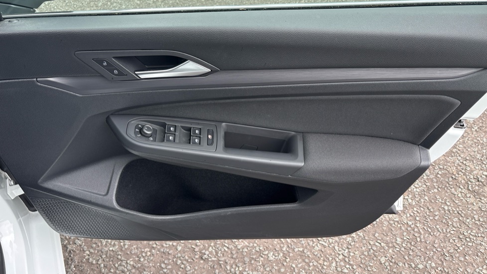 Volkswagen Golf 1.5 eTSI 150 Style 5dr DSG Petrol Hatchback - Image 19