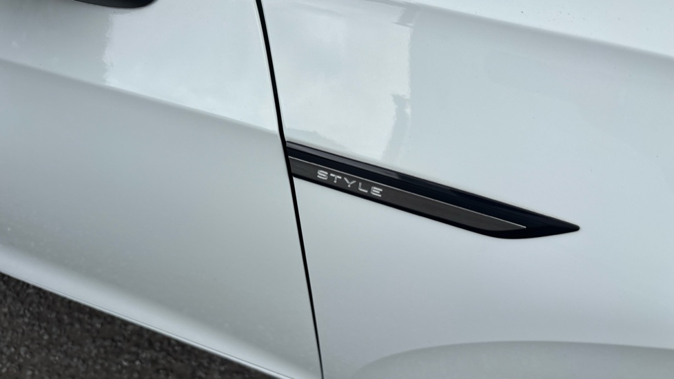 Volkswagen Golf 1.5 eTSI 150 Style 5dr DSG Petrol Hatchback - Image 25