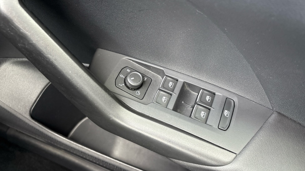 Volkswagen T-Cross 1.0 TSI 110 SEL 5dr DSG Petrol Estate - Image 38