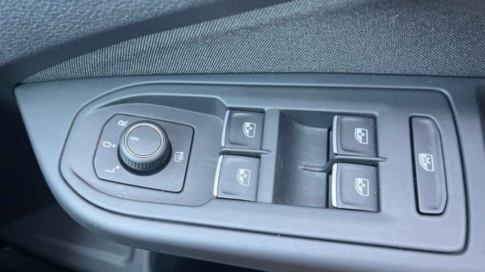 Volkswagen Golf 1.5 eTSI 150 Active 5dr DSG Petrol Hatchback - Image 21