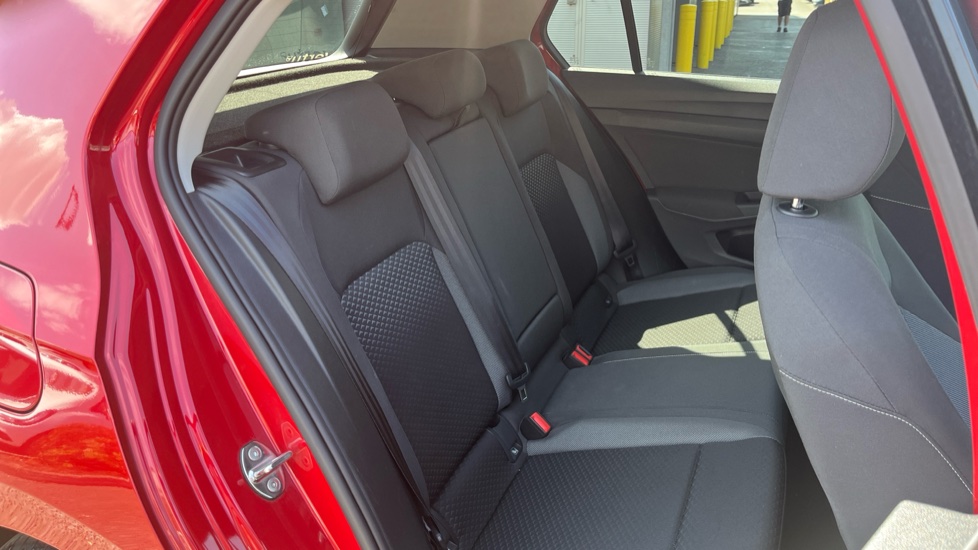 Volkswagen Golf 1.5 eTSI 150 Active 5dr DSG Petrol Hatchback - Image 37