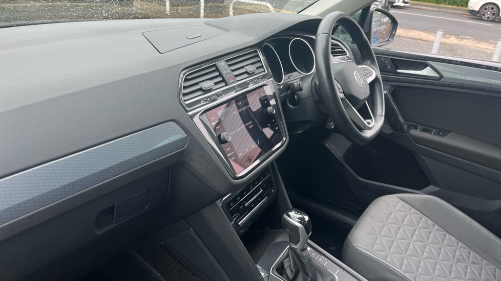 Volkswagen Tiguan 1.5 TSI 150 Life 5dr DSG Petrol Estate - Image 2