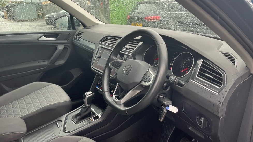 Volkswagen Tiguan 1.5 TSI 150 Life 5dr DSG Petrol Estate - Image 6